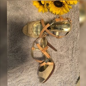 🌻Make an Offer🌻 Coach Heels